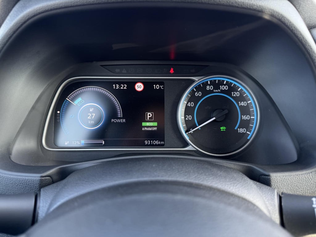 Nissan Leaf n-connecta 40 kwh | navigatie | 360° camera | stuur- + stoelver