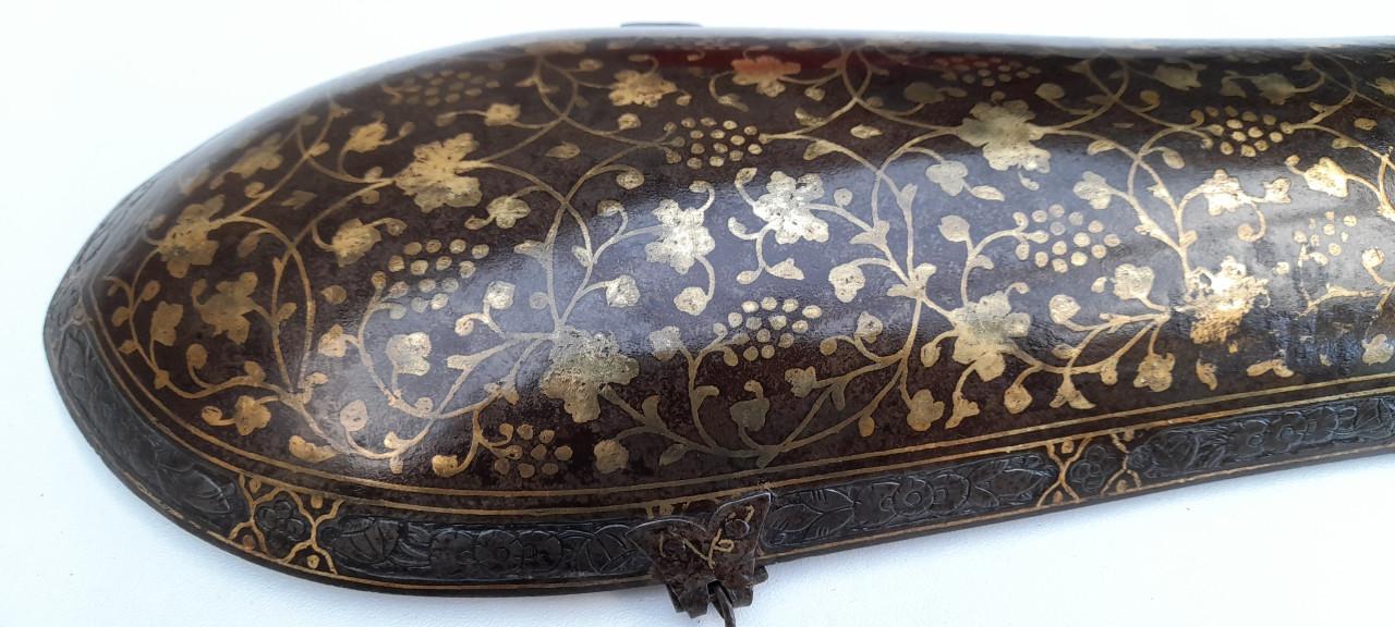 Bazuband. Perzische armbesherming. 19e eeuw.