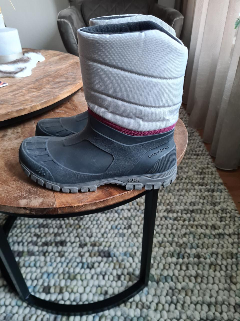 Gevoerde laarzen/ snowboots maat 39