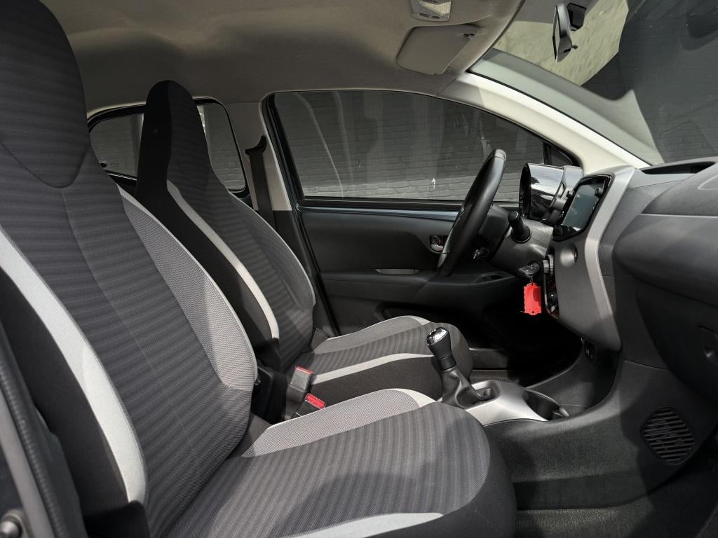 Toyota Aygo 1.0 vvt-i x-play - carplay - android auto -