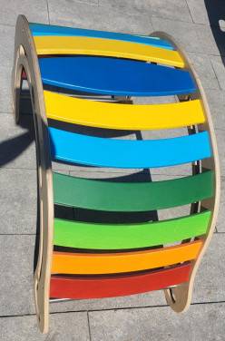 Schommelboog / brug hout regenboog