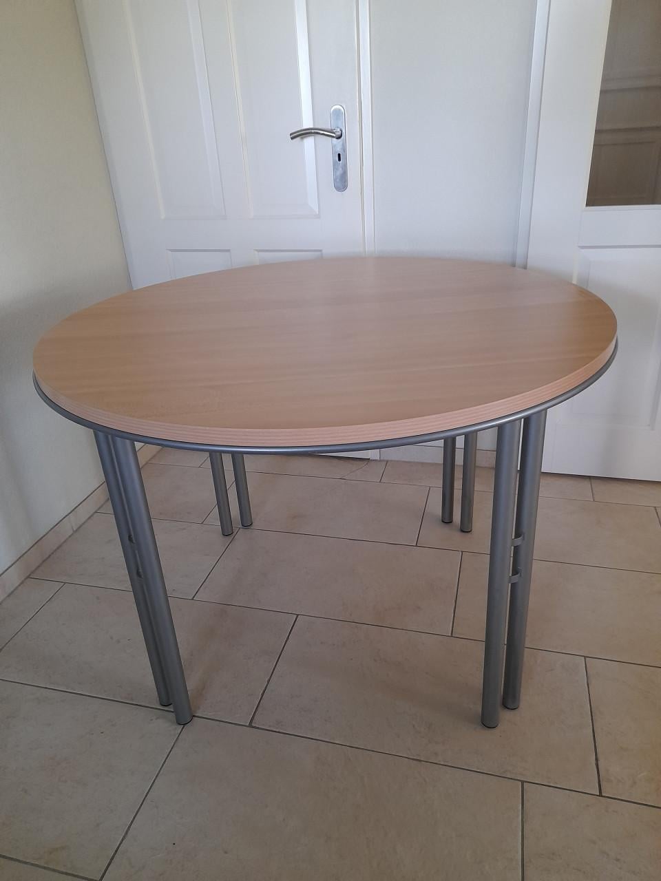 Mooie ronde tafel  110 doorsnede (in goede nette staat )