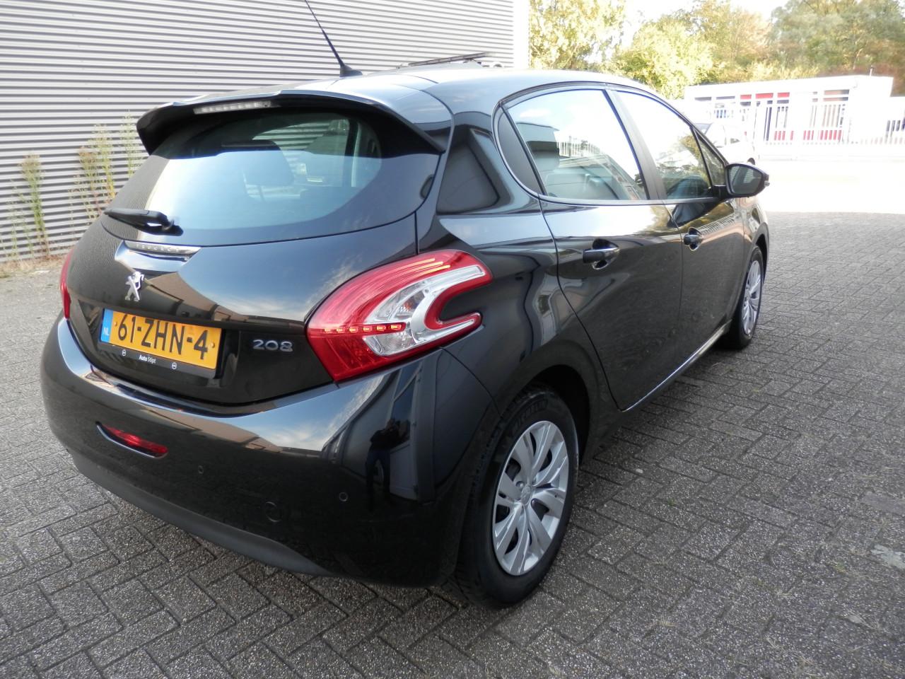 Auto Garant Biedt Aan: Peugeot 208 1.2 VTi Envy