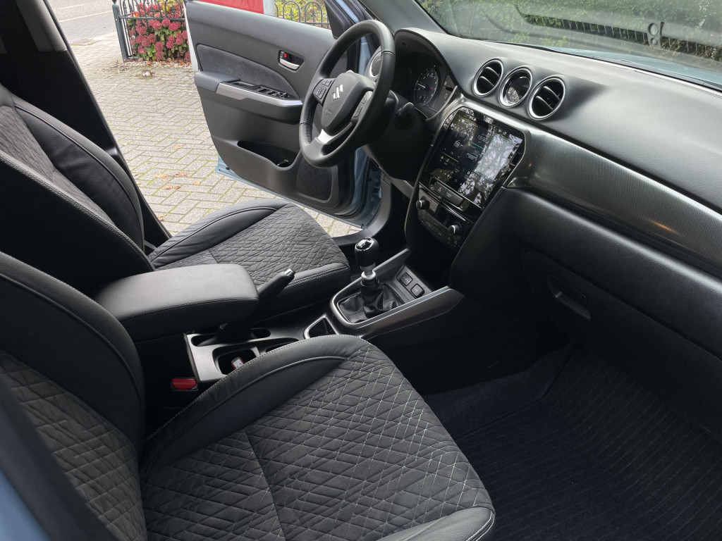 Suzuki Vitara 1.4 boosterjet style smart hybrid