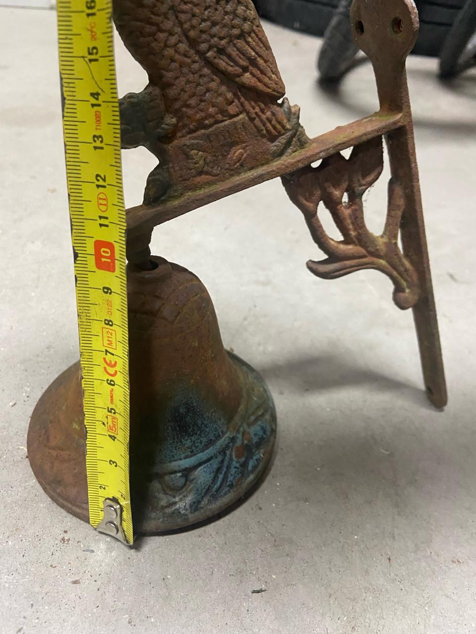 Vintage metalen bel met “UIL”