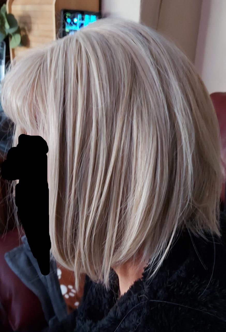 Half lange pruiken. NIEUW