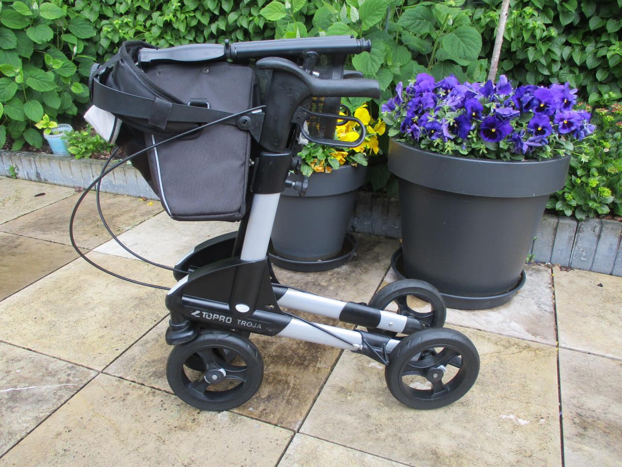 Zgan Topro Troja 2G  lichtgewicht rollator met zitje grote tas en rugsteun