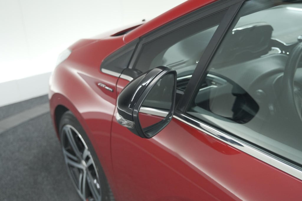 Peugeot 208 puretech 110 gt-line | apple carplay | parkeersensoren | climat