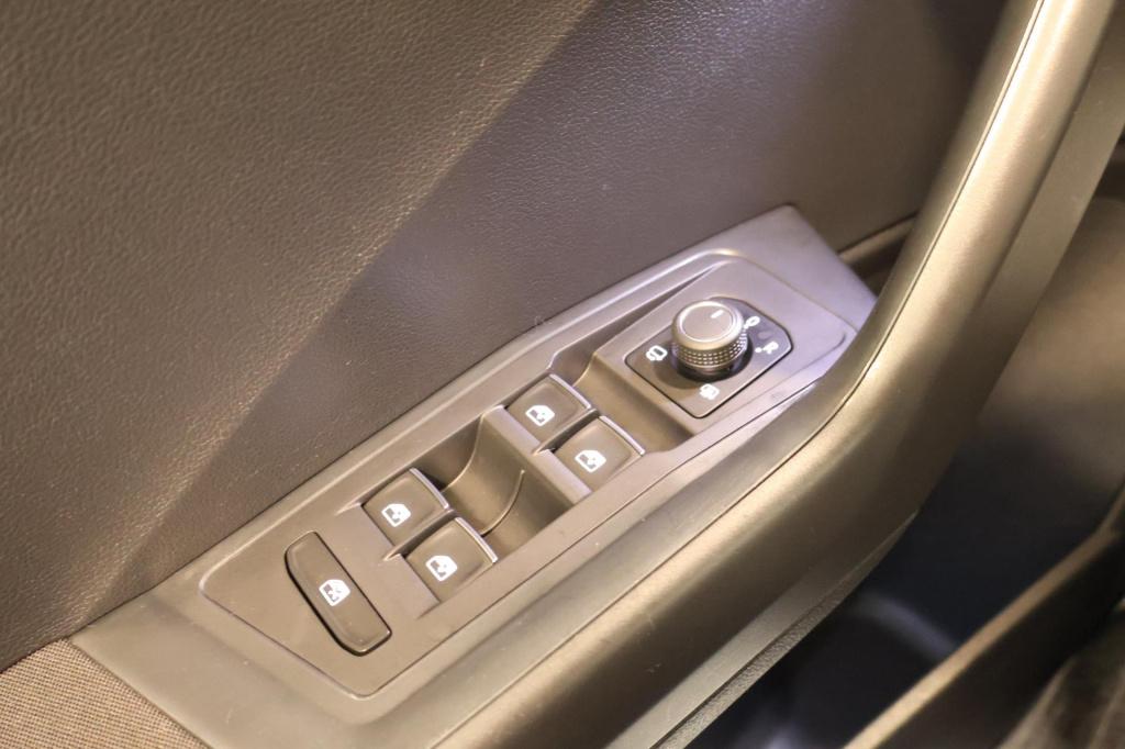 Volkswagen T-roc 1.0 tsi style nl auto, acc, panoramadak, all season, carpl