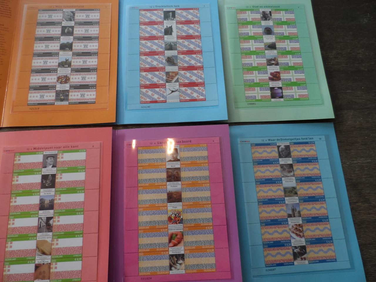 Postzegels velletjes van alle provincies.