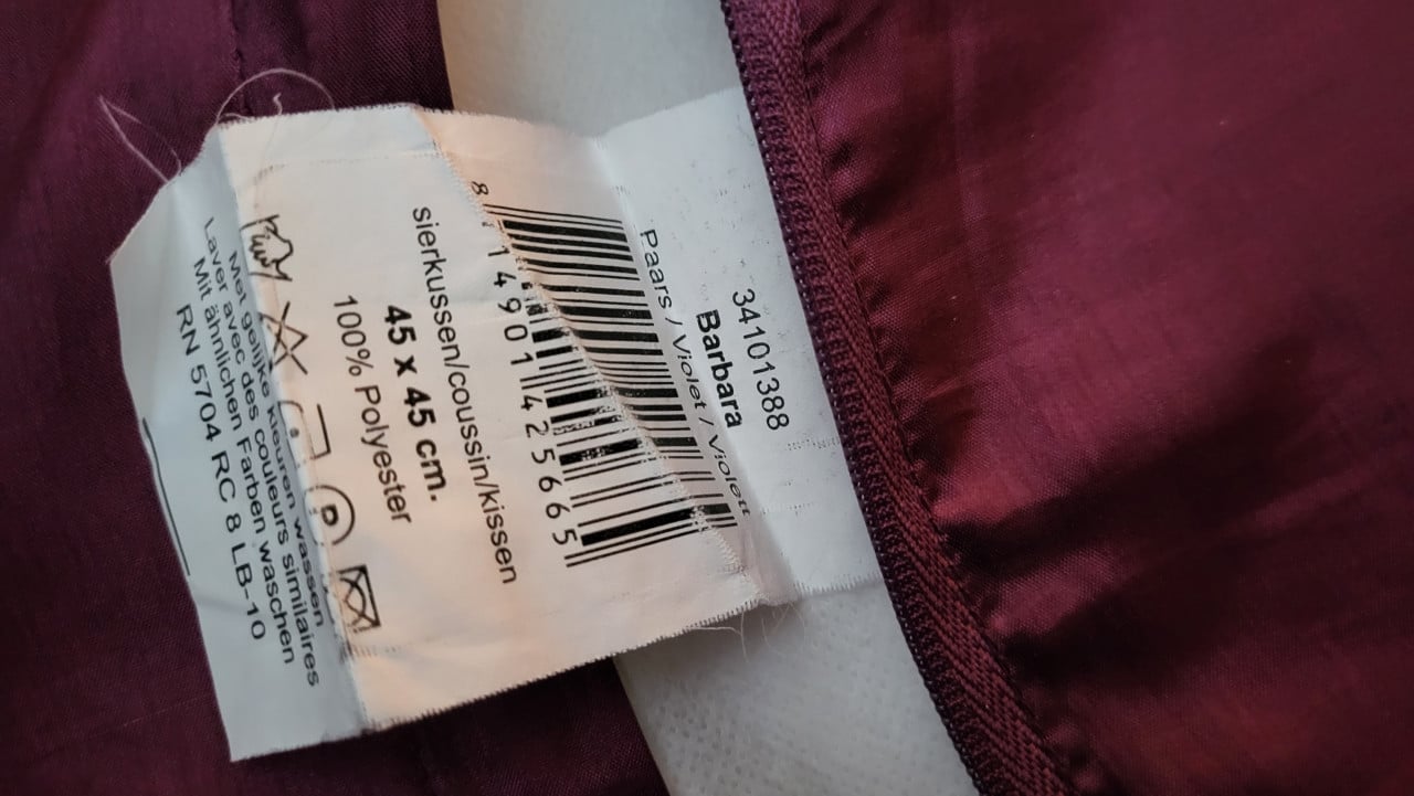 2 sierkussens materiaal 100% polyster, satijnachtig 45x45x4