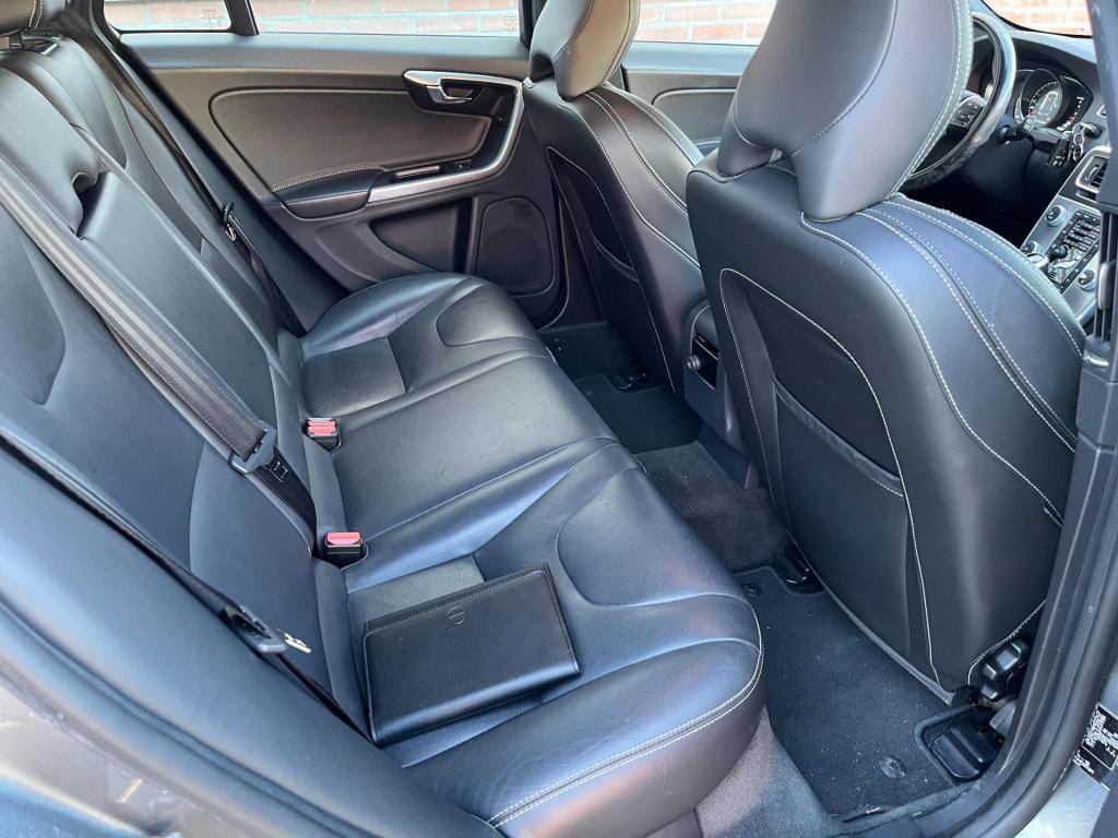 Volvo V60 1.5 t3 polar+ dynamic | orig. nl | leder | trekhaak