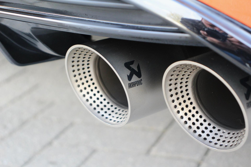 Volkswagen T-roc 2.0 tsi r 4motion - akrapovic - virtual - pano - leder - a