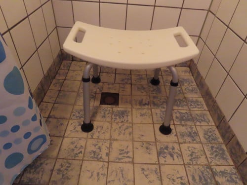 Douche kruk Overbodig i.v.m verhuizing. Laagste stand 40 cm Hoogste
