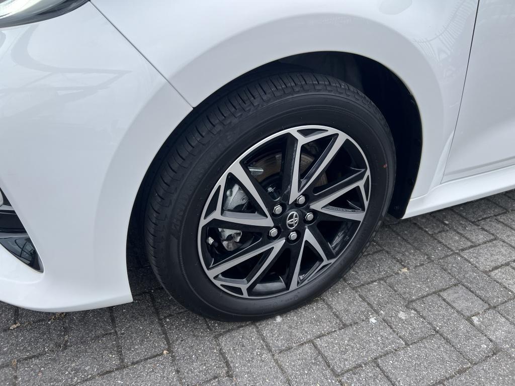 Toyota Yaris 1.5 hyb. 115 first e