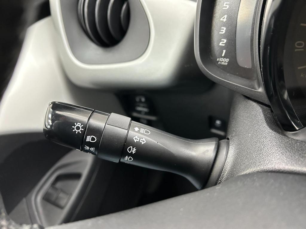 Toyota Aygo occasion 1.0 vvt-i x-play | wit | tweedehands toyota aygo | air