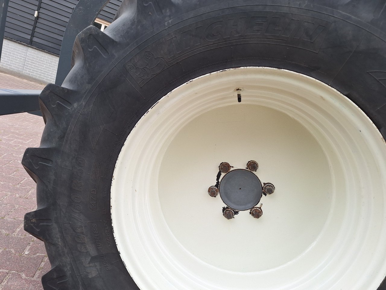 Hydraulisch aangedreven neuswiel