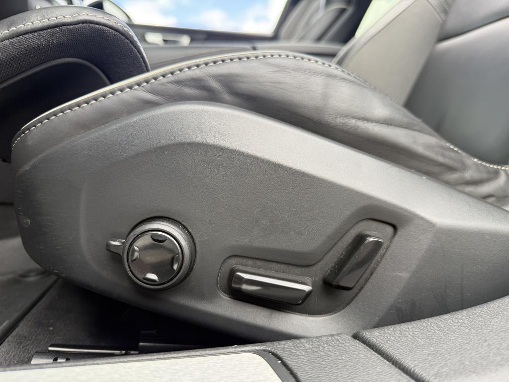 Volvo V60 t6 398pk recharge long ultra dark| pano| 360camera| head-up| awd