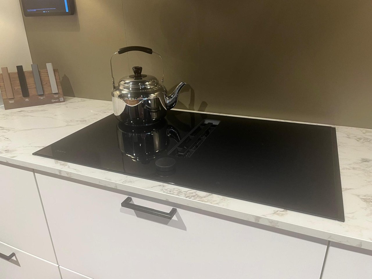EILANDKEUKEN KVIK VEDA white icm CIMA light oak