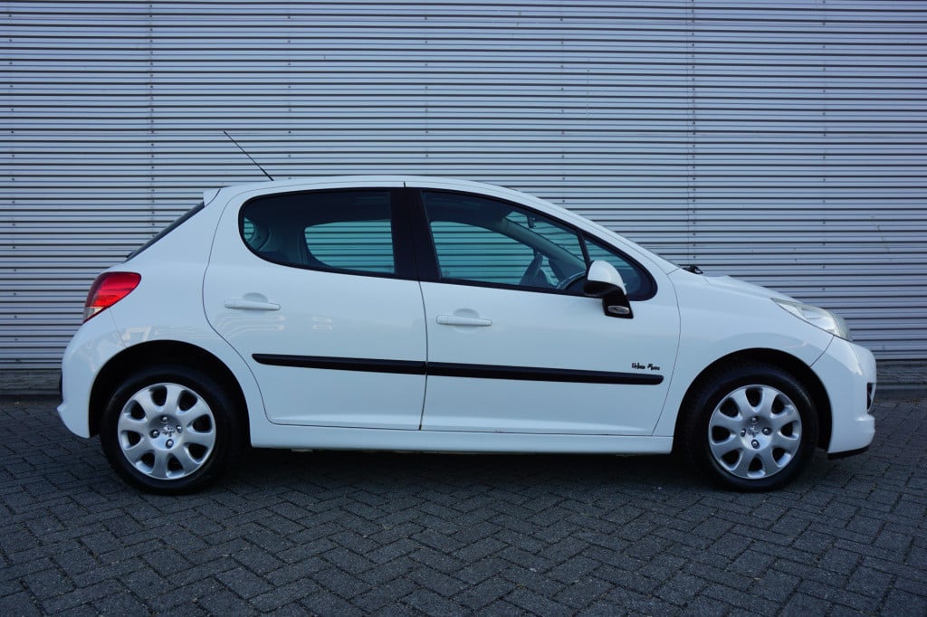 Peugeot 207 1.4 vti sublime airco / elektr. ramen / panoramadak
