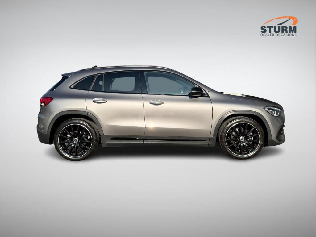 Mercedes-Benz Gla-klasse 180 amg line nl-auto, trekhaak afneembaar np. €60.
