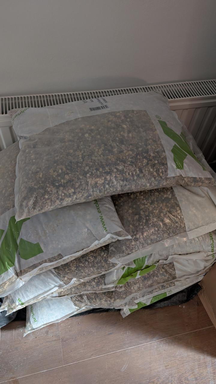 9 Nieuwe zakken fijn Limburgs grind 5-8 mm, 25 kg