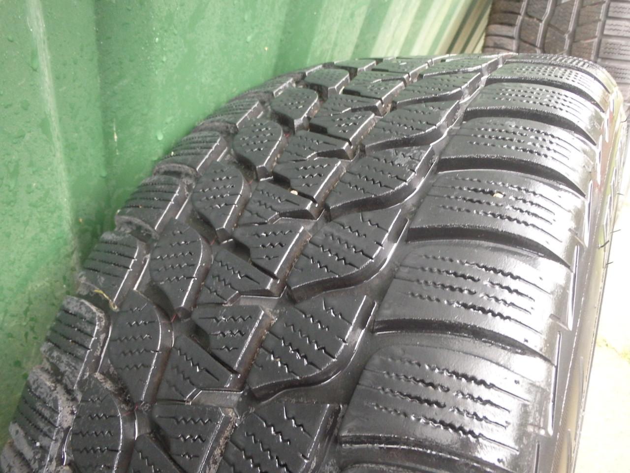Breedset 245/45/17 met winterbanden, originele VOLVO.
