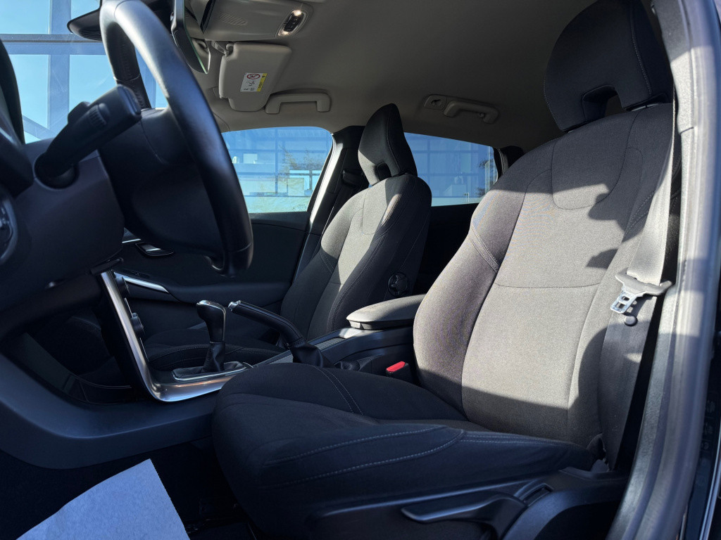 Volvo V40 2.0 t2 you! * cruise control * stoelverwarming * navigatie