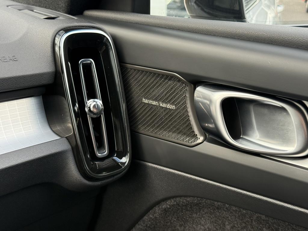 Volvo XC40 b4 197pk plus dark |adap.cruise| trekhaak | camera| elektrische