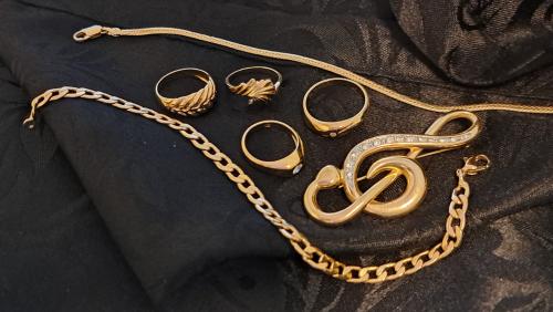 Set mooie sierraden - 4 ringen - 2 armbanden - 1 broche