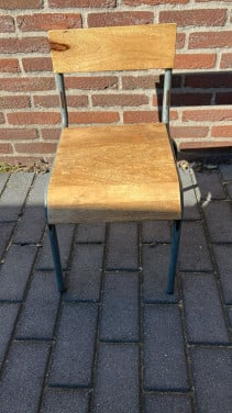 Leuk metalen/houten kinderstoeltje, super stevig (30X55X40cm)