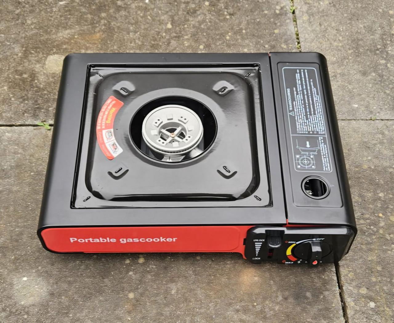 Portable gas cooker