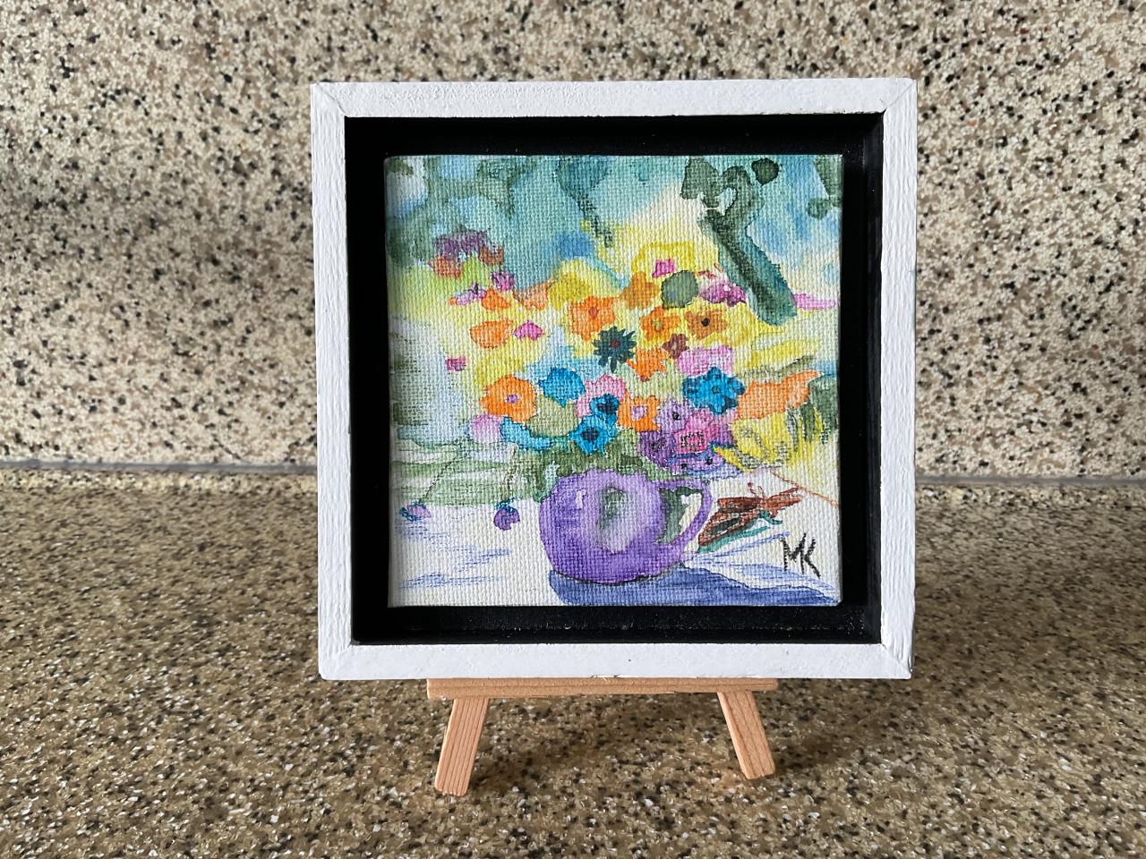 Schilderijtje met afbeelding: vaas met bloemen. Afmeting: 12,5 x 12,5 cm.