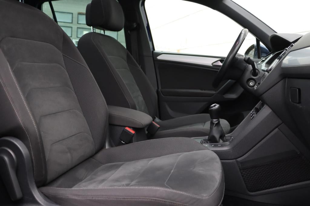 Volkswagen Tiguan 1.4 tsi comfortline business r | panoramadak | trekhaak |