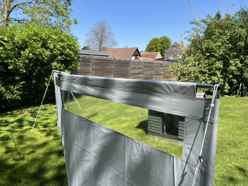 Kampeer windscherm