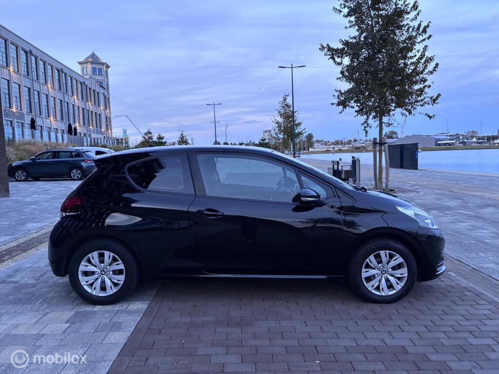 Peugeot 208, 1.2 PureTech Active km145.455 Nap Bj2015