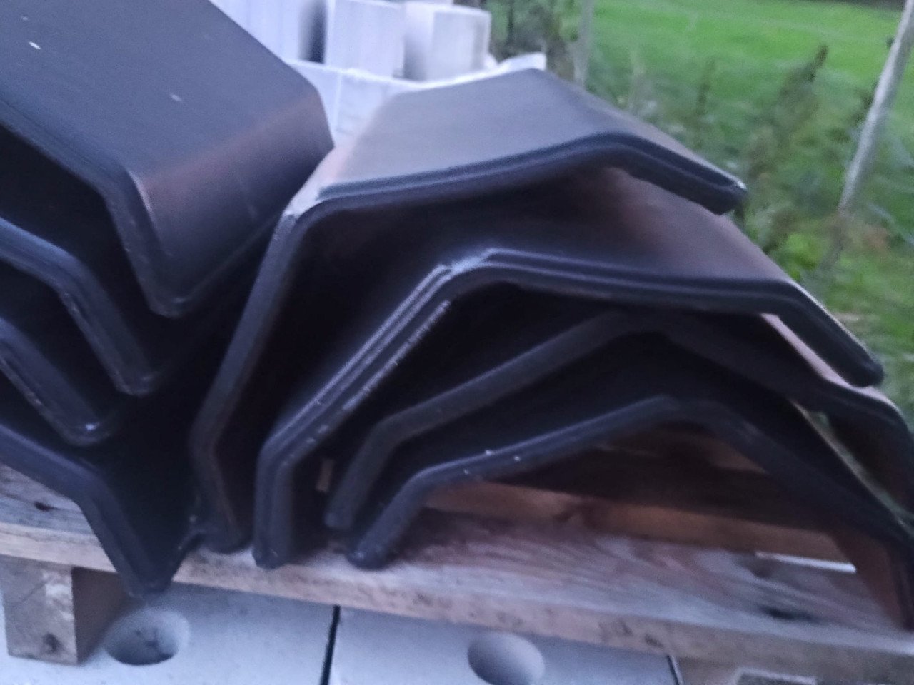 Zwarte nokvorsten mat  12 stuks