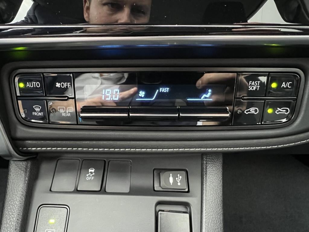 Toyota Auris 1.8 hybrid energy.