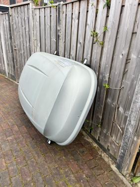 Dakkoffer met twee sets dakdragers Kia Niro & Toyota Yaris Verso