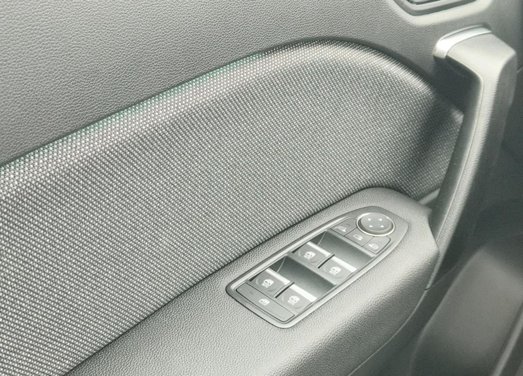 Renault Captur 1.8 e-tech full hybrid 160 techno - two-tone kleurstelling