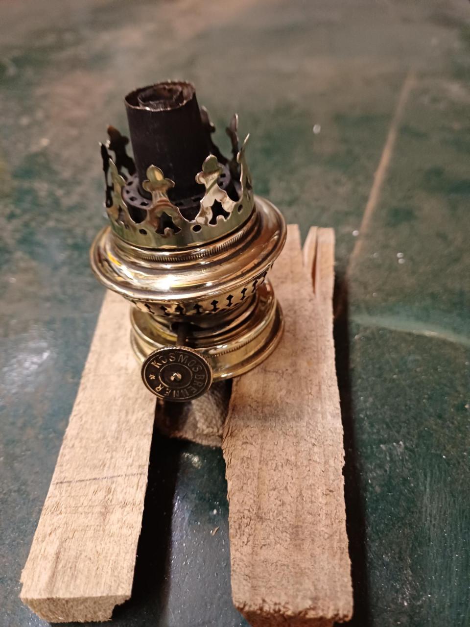Olielamp brander