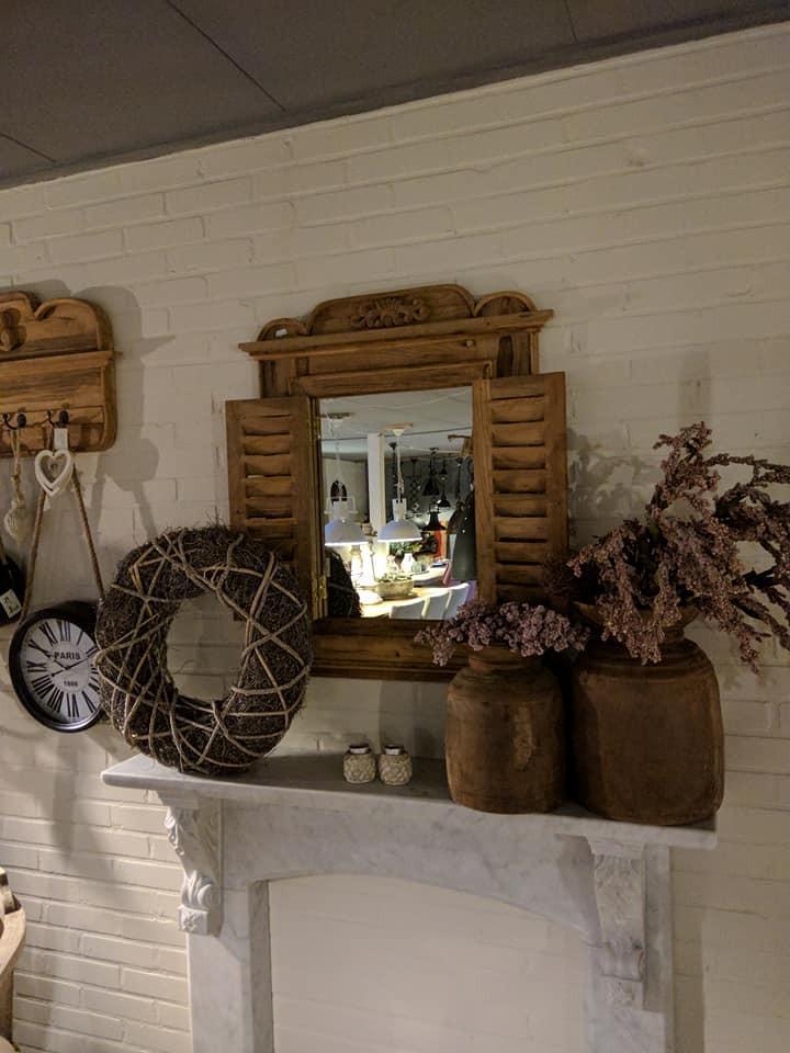 SCHITTERENDE NEPALESE POTTEN IN WISSELENDE MODELLEN EN KLEUREN, PRIJZENV.A