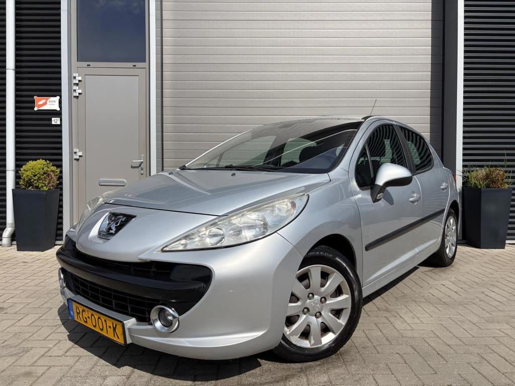 Peugeot 207 1.4-16v xr/130.000/vol jaar apk/airco/carplay