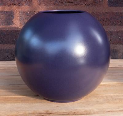 Gave paarse vaas in bolvorm 21 cm z.g.a.n.