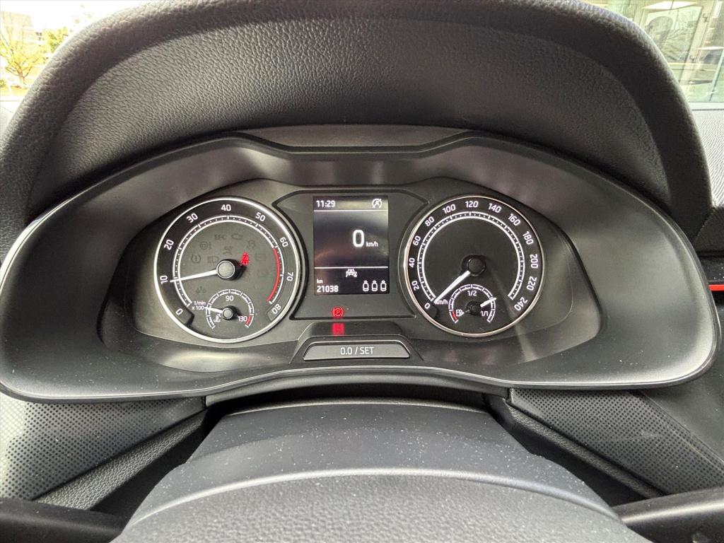 Skoda Scala 1.0 tsi 110pk sport business| carplay|panodak|17"lm| rijklaarpr