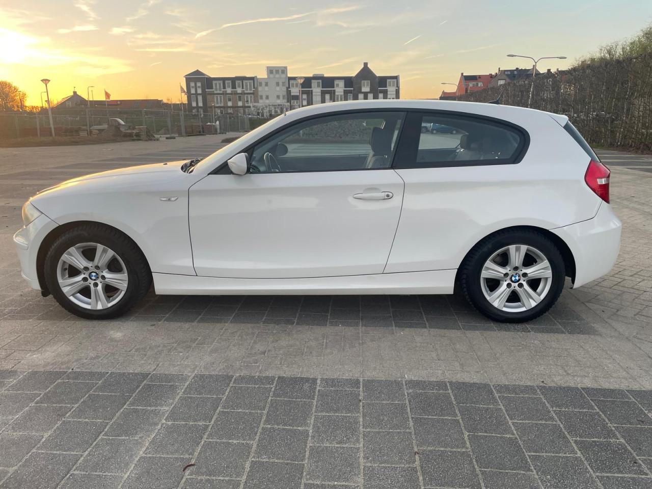 BMW 118i Executive 143 PK nieuwe all season banden – APK tot 01-2027