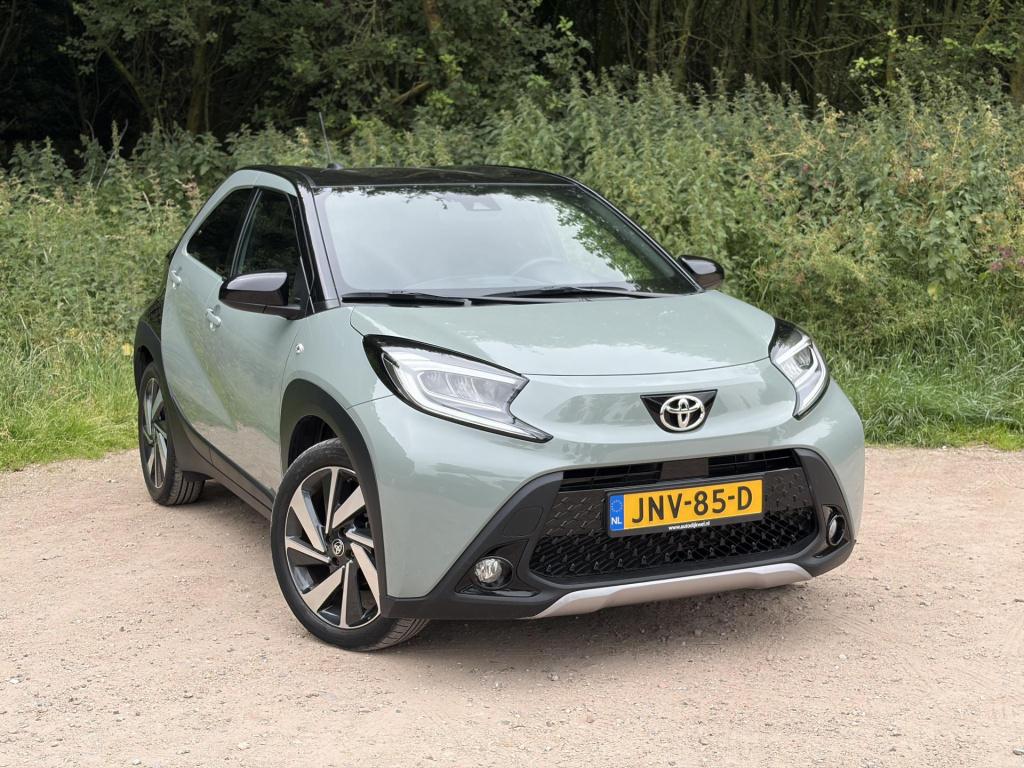 Toyota Aygo x 1.0 vvt-i s-cvt premium design pack/adaptive cruise/clima/vol