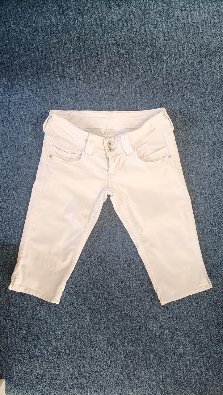Mooie witte korte broek van Pepe Jeans. Valt als 36/38.