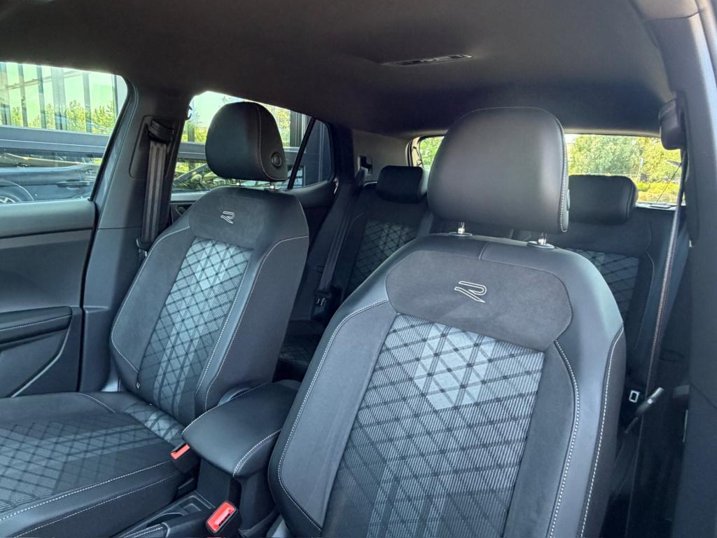 Volkswagen T-cross 1.5 tsi 150pk dsg r-line | camera | trekhaak | navi | iq
