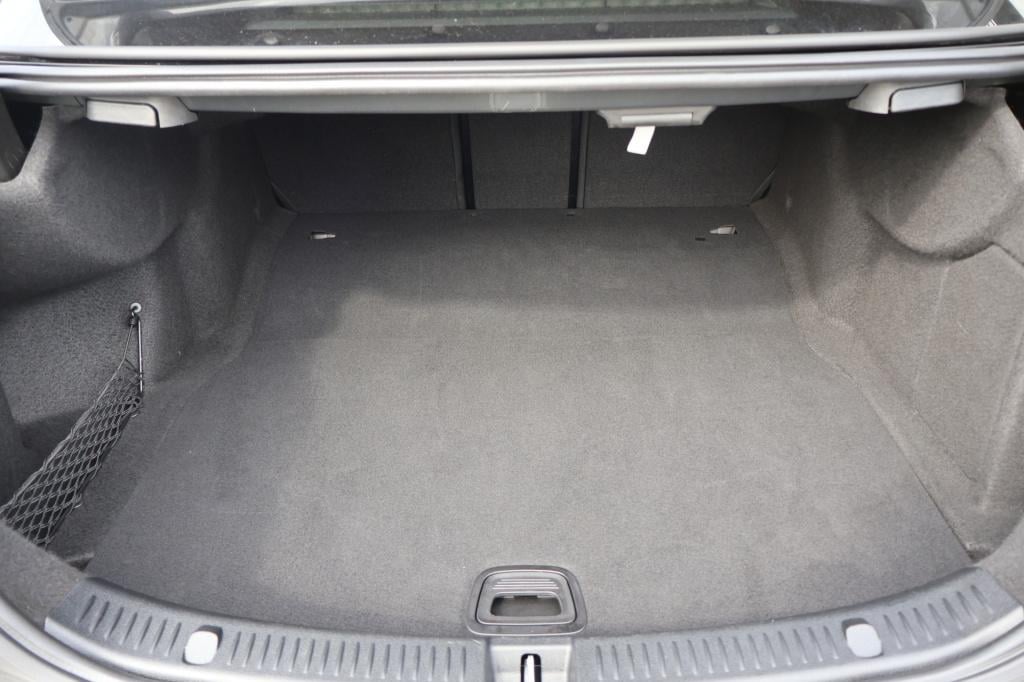 Mercedes-Benz E-Klasse 200 business solution amg l panoramadak l burmester 